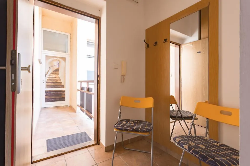 Downtown Apartments Kozatska Praag 0*,